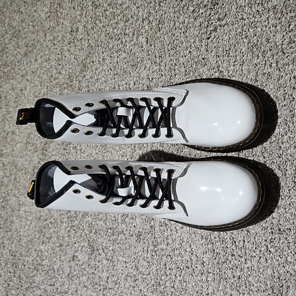 1460 Women's Patent Leather Lace-up Boots - Picture 2 of 8